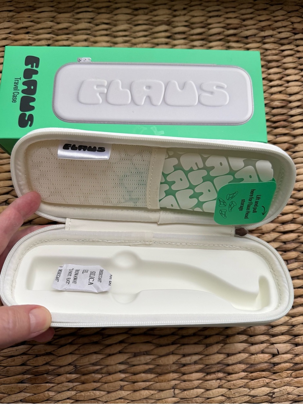 Flaus Electric Flosser Travel Case - Picture 3 of 5